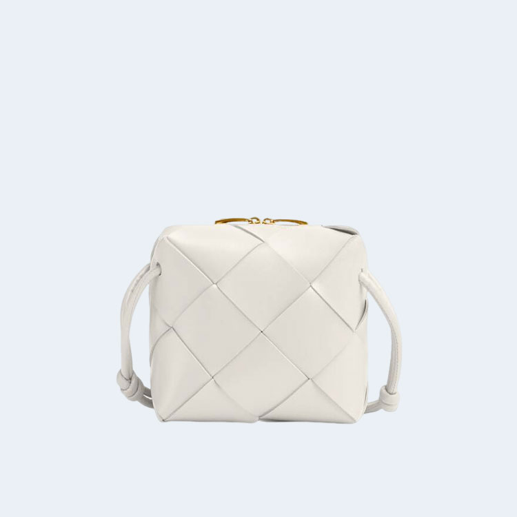 보테가 베네타 미니 카세트 카메라백 화이트